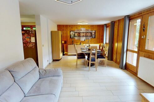 Picture of 3 bedroom chalet for sale.