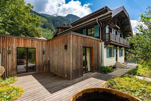 Picture of 7 bedroom chalet for sale.