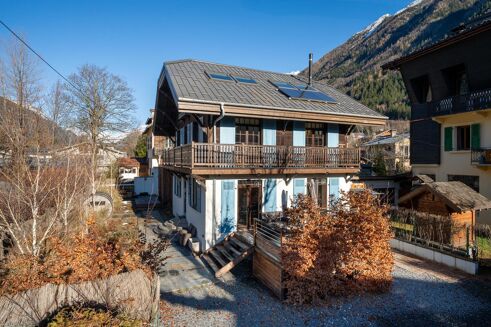 Picture of 7 bedroom chalet for sale.