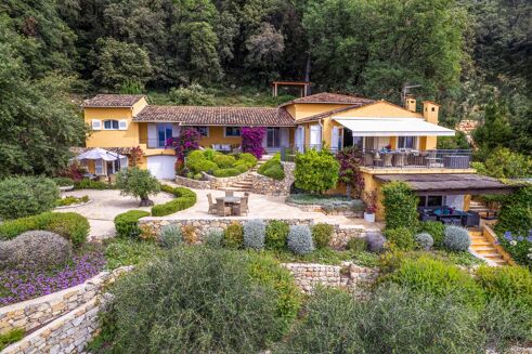 Picture of 5 bedroom house for sale.
