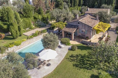 Picture of 4 bedroom villa for sale.