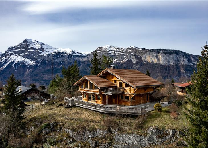 Picture of 4 bedroom chalet for sale.