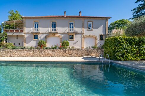 Picture of 14 bedroom house for sale.