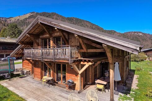 Picture of 5 bedroom chalet for sale.