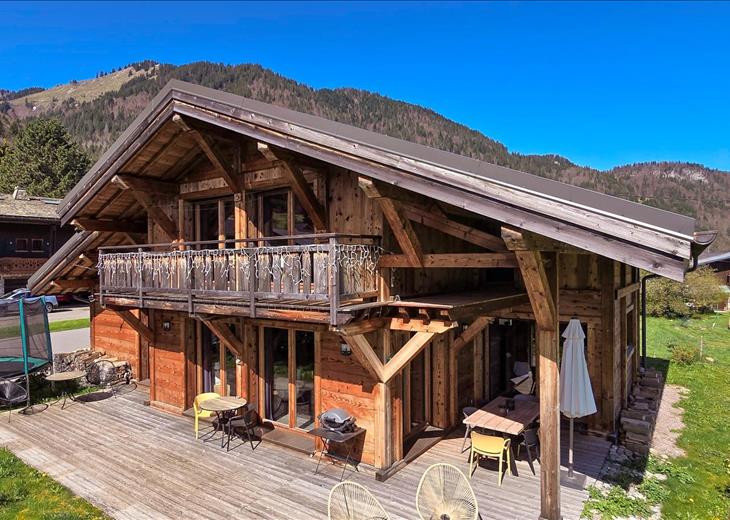 Picture of 5 bedroom chalet for sale.