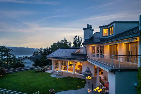 Picture of 5 bedroom villa for sale.