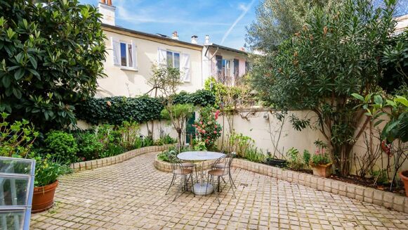 Picture of 3 bedroom house for sale.