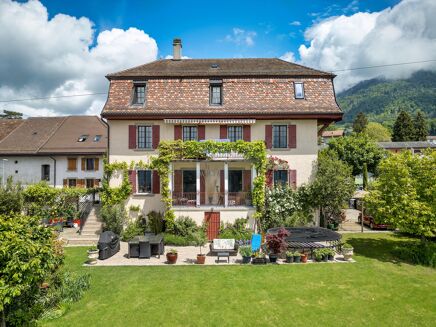 Picture of 7 bedroom house for sale.