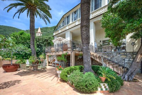 Picture of 8 bedroom villa for sale.
