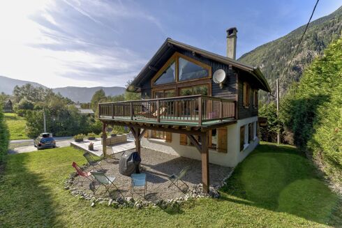 Picture of 6 bedroom chalet for sale.