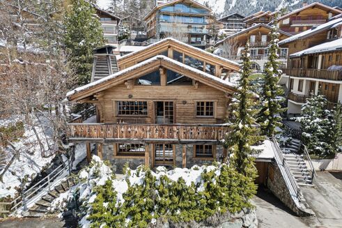 Picture of 6 bedroom chalet for sale.