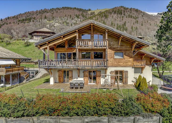 Picture of 6 bedroom chalet for sale.