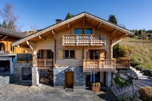 Picture of 4 bedroom chalet for sale.