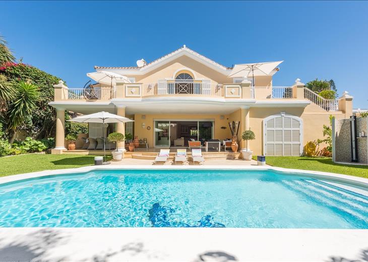 Picture of 5 bedroom villa for sale.