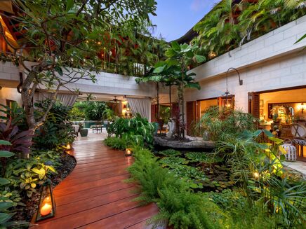 Picture of 8 bedroom villa for sale.
