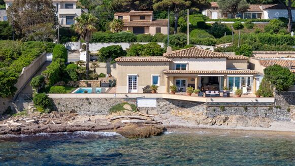 Picture of 4 bedroom villa for sale.