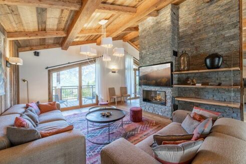 Picture of 4 bedroom chalet for sale.