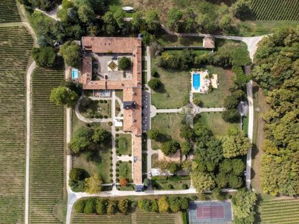Picture of House for sale.