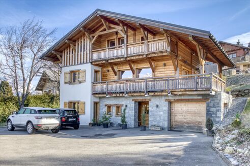 Picture of 4 bedroom chalet for sale.