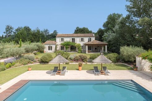 Picture of 4 bedroom villa for sale.