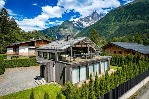 Picture of 4 bedroom chalet for sale.