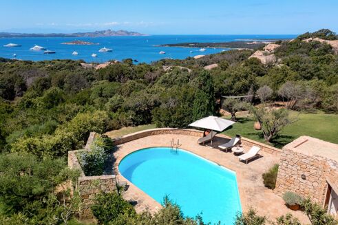 Picture of 4 bedroom villa for sale.