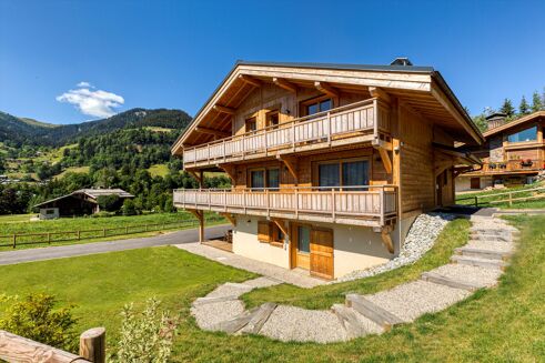 Picture of 5 bedroom chalet for sale.