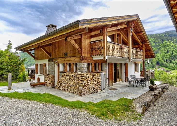 Picture of 7 bedroom chalet for sale.