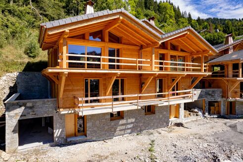 Picture of 5 bedroom chalet for sale.