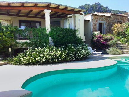 Picture of 5-6 bedroom villa for sale.