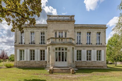 Picture of 8 bedroom house for sale.
