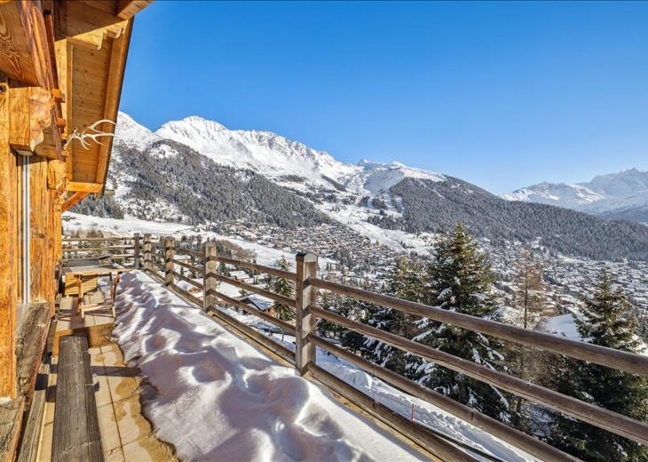 Picture of 5 bedroom chalet for sale.