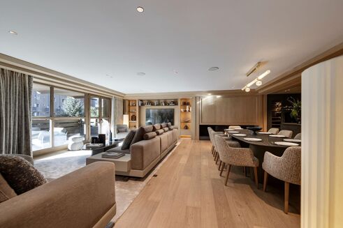 Picture of 5 bedroom apartment for sale.