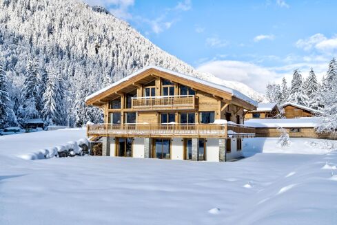 Picture of 5 bedroom chalet for sale.