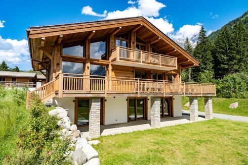 Picture of 5 bedroom chalet for sale.