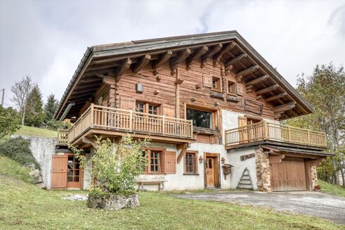 Picture of 4 bedroom chalet for sale.