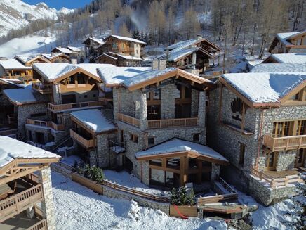 Picture of 5 bedroom chalet for sale.