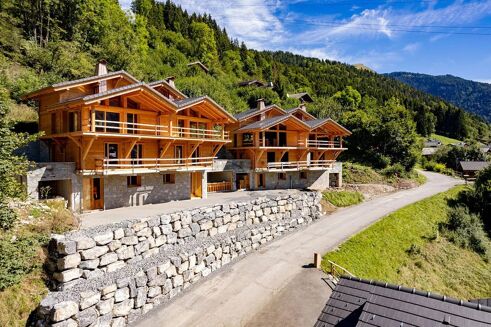 Picture of 5 bedroom chalet for sale.