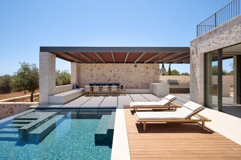 Picture of 6 bedroom villa for sale.