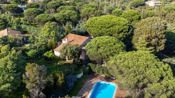 Picture of 4 bedroom house for sale.