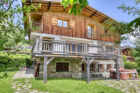 Picture of 5 bedroom chalet for sale.