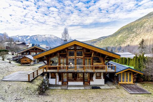 Picture of 4 bedroom chalet for sale.
