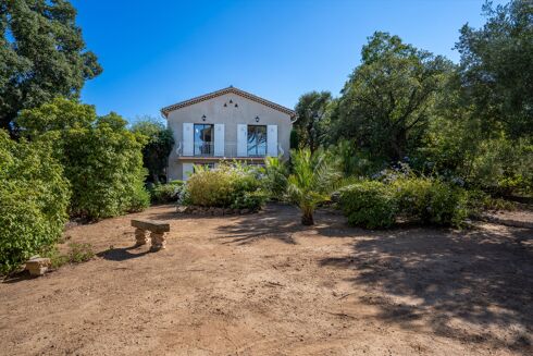Picture of 4 bedroom villa for sale.