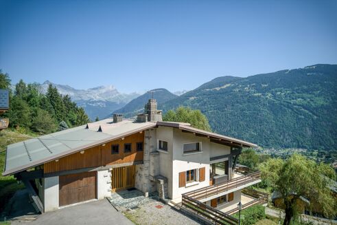 Picture of 8 bedroom chalet for sale.