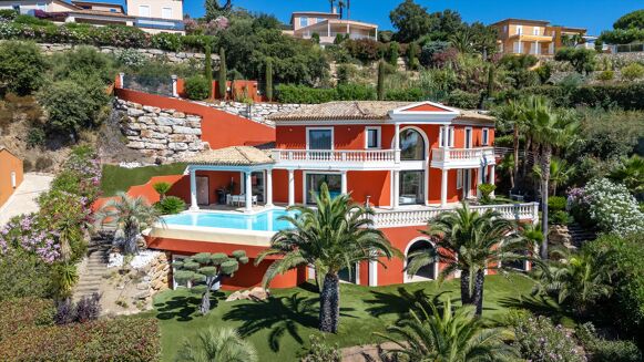 Picture of 4 bedroom villa for sale.