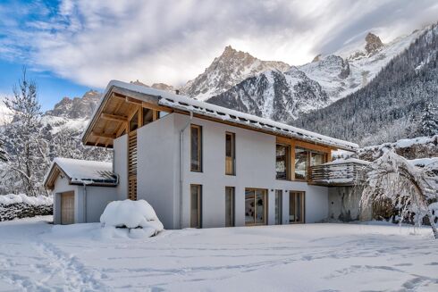 Picture of 5 bedroom chalet for sale.