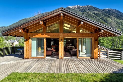 Picture of 5 bedroom chalet for sale.