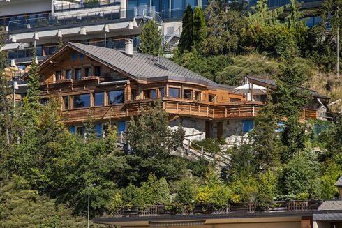 Picture of 7 bedroom chalet for sale.