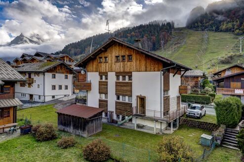 Picture of 7 bedroom chalet for sale.