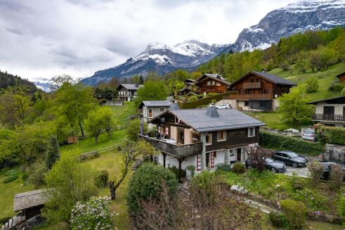 Picture of 4 bedroom chalet for sale.